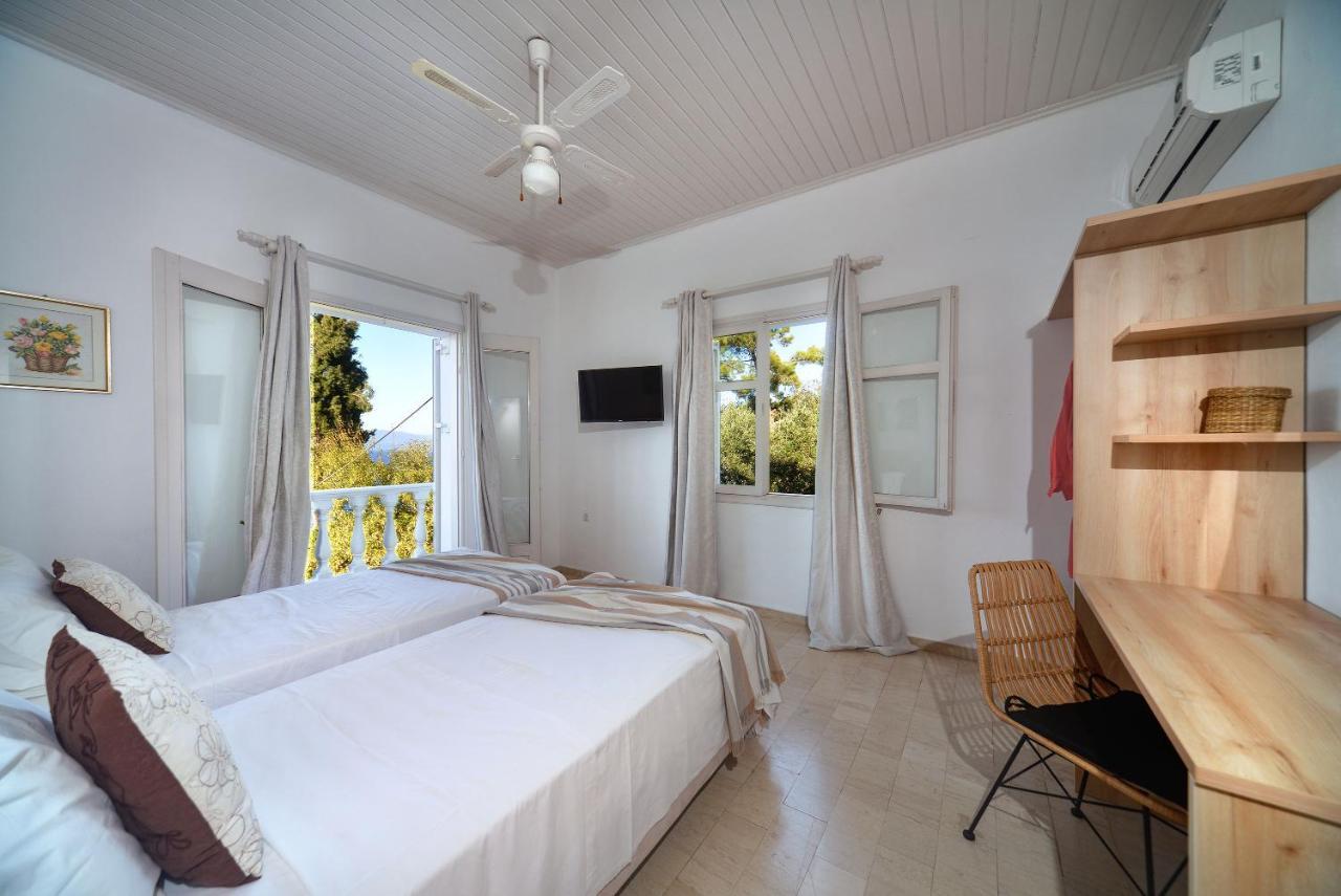 New! Paxoswhite Sea View Apartments & Studios! Gaios Bagian luar foto